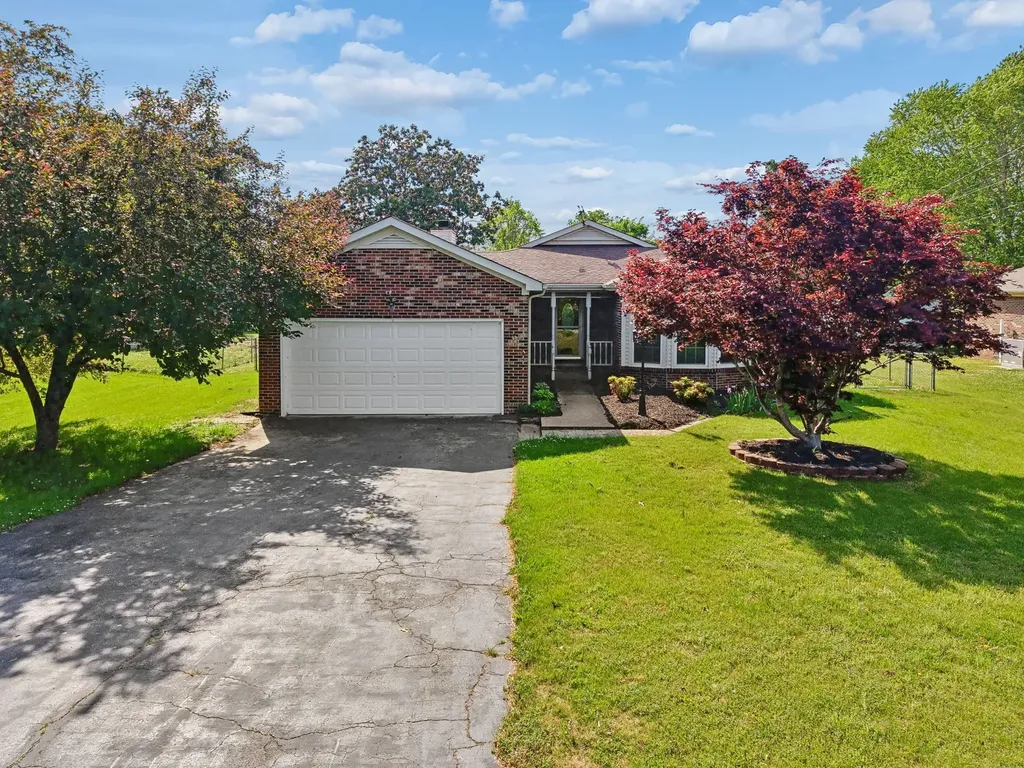 1646 Lillian Circle Columbia TN 38401