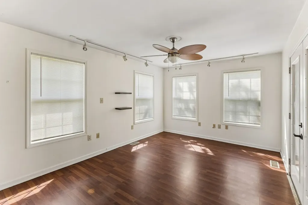 1646 Lillian Circle Columbia TN 38401