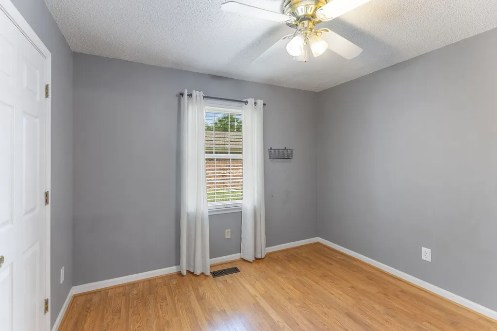 1646 Lillian Circle Columbia TN 38401