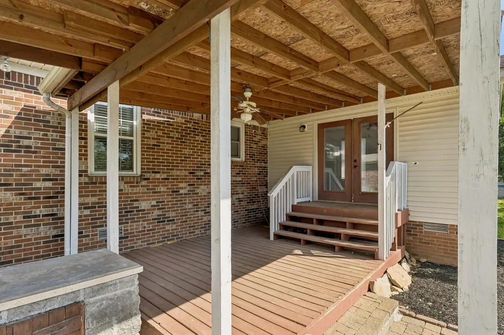 1646 Lillian Circle Columbia TN 38401