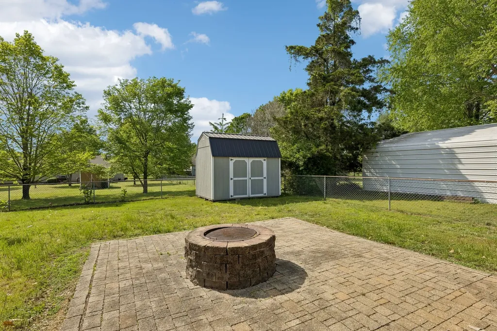 1646 Lillian Circle Columbia TN 38401