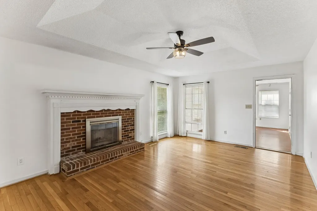 1646 Lillian Circle Columbia TN 38401