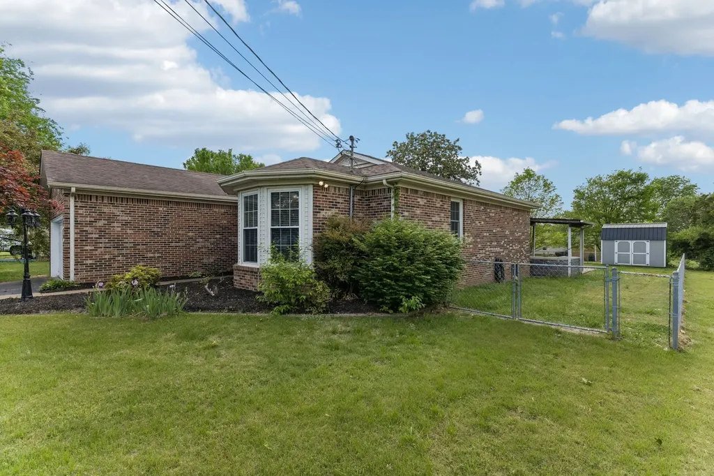 1646 Lillian Circle Columbia TN 38401