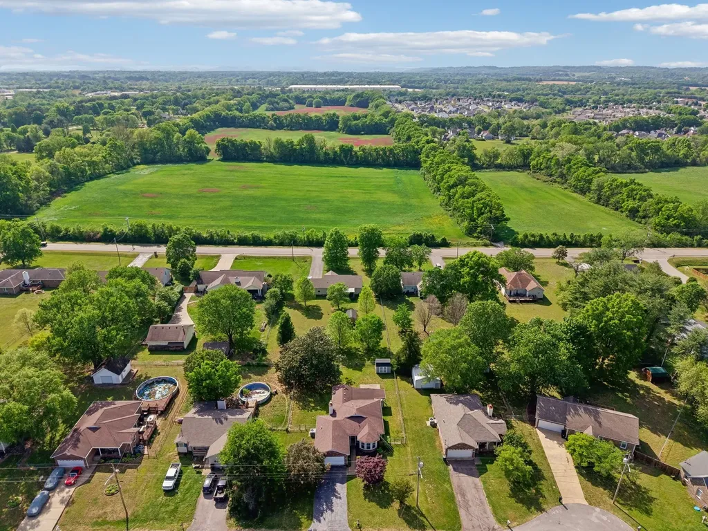 1646 Lillian Circle Columbia TN 38401