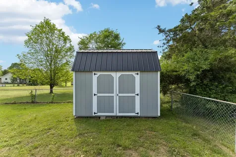 1646 Lillian Circle Columbia TN 38401