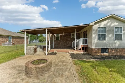 1646 Lillian Circle Columbia TN 38401