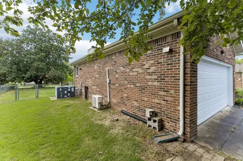 1646 Lillian Circle Columbia TN 38401