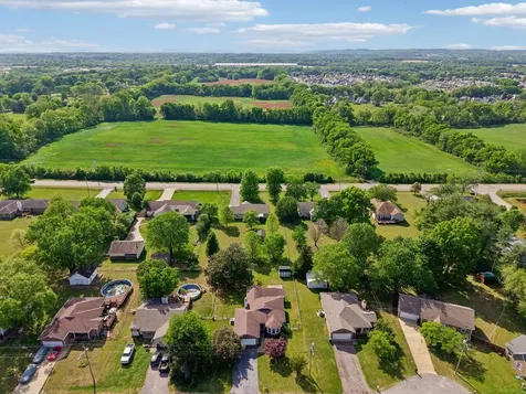 1646 Lillian Circle Columbia TN 38401