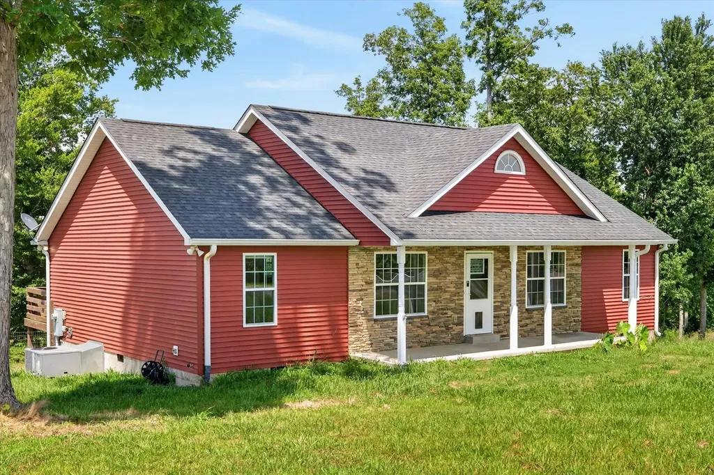 171 High Point Road Erin TN 37061