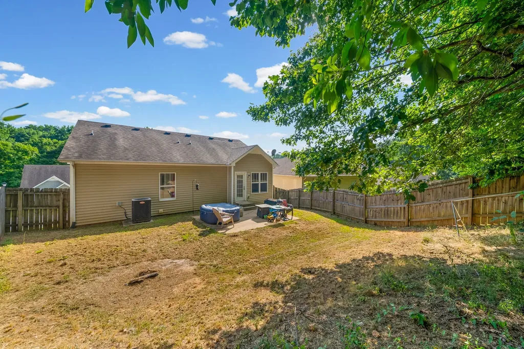 627 Hidden Valley Drive Clarksville TN 37040