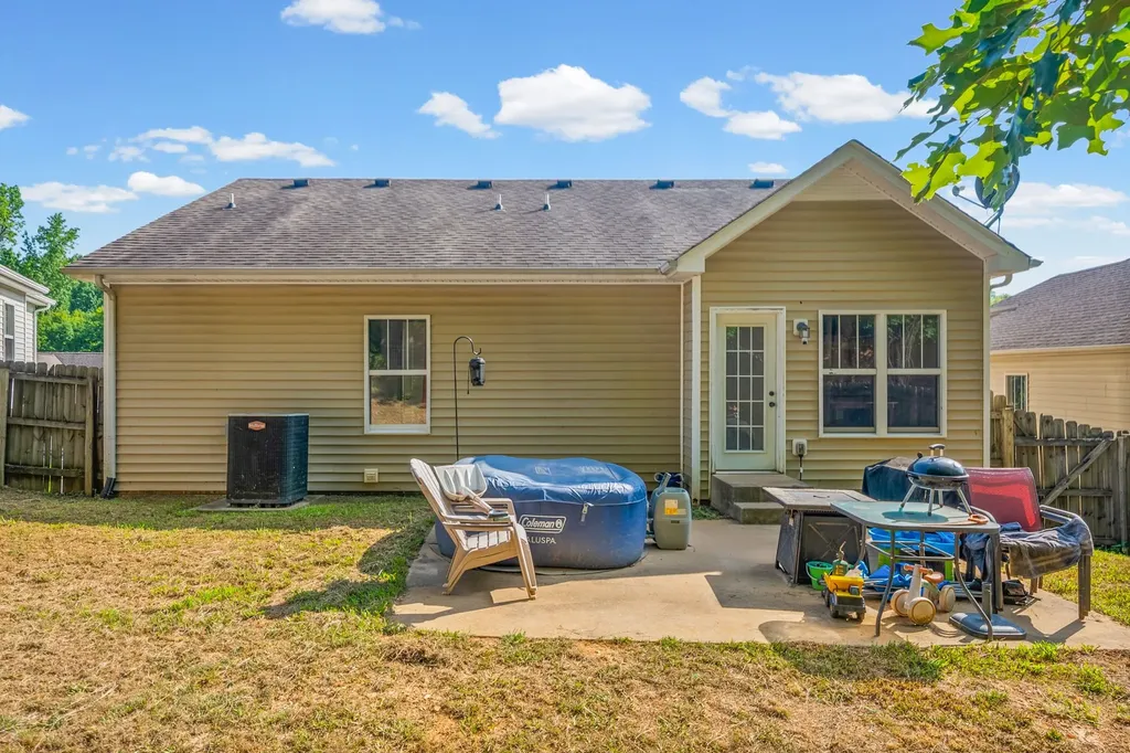 627 Hidden Valley Drive Clarksville TN 37040