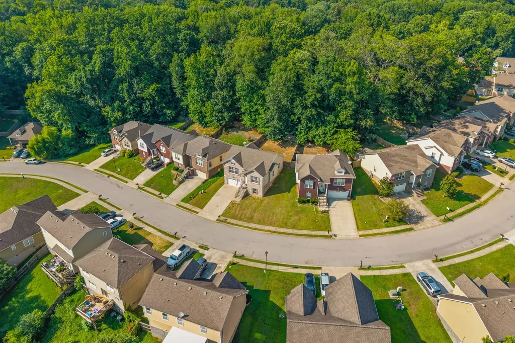 627 Hidden Valley Drive Clarksville TN 37040
