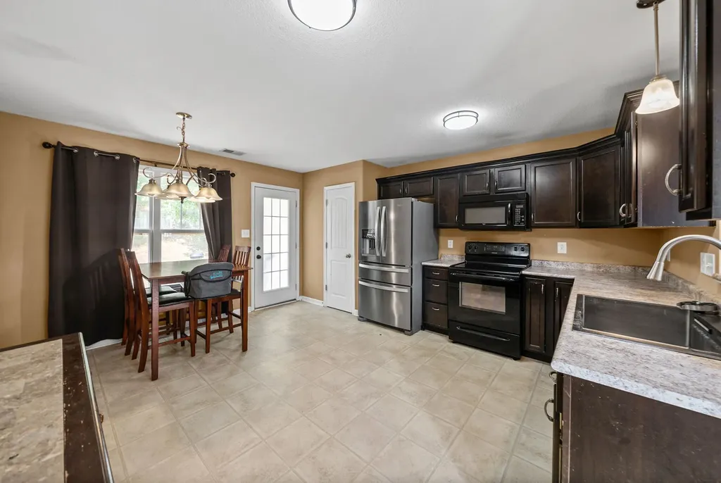 627 Hidden Valley Drive Clarksville TN 37040