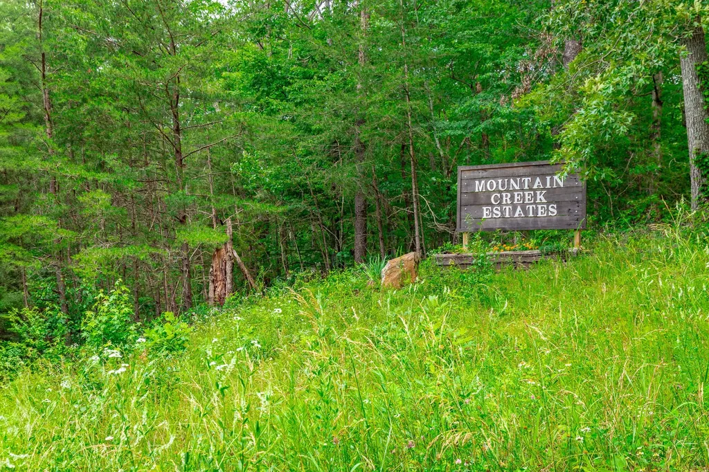 87 Apple Road Pikeville TN 37367