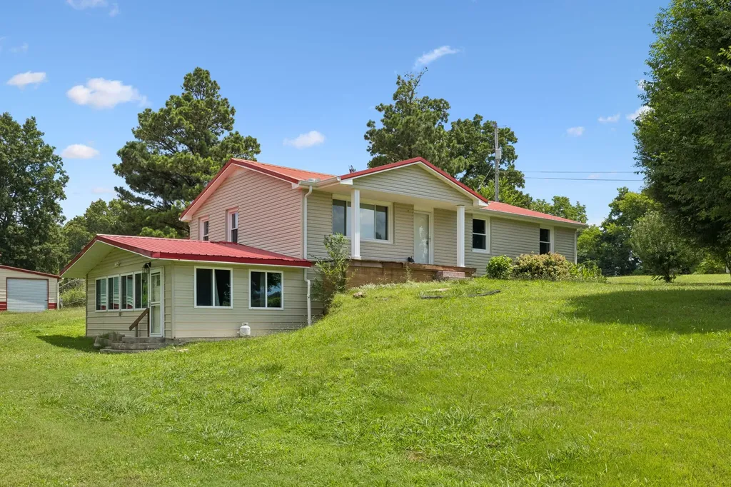 827 Tommy Oliver Road Clarksville TN 37042