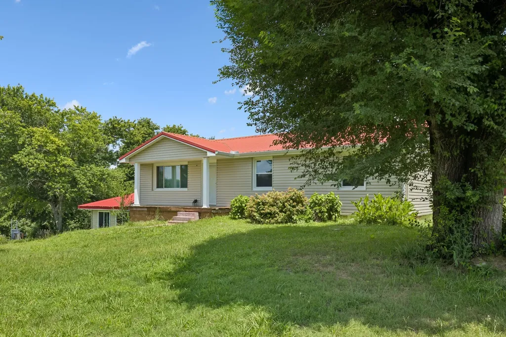 827 Tommy Oliver Road Clarksville TN 37042