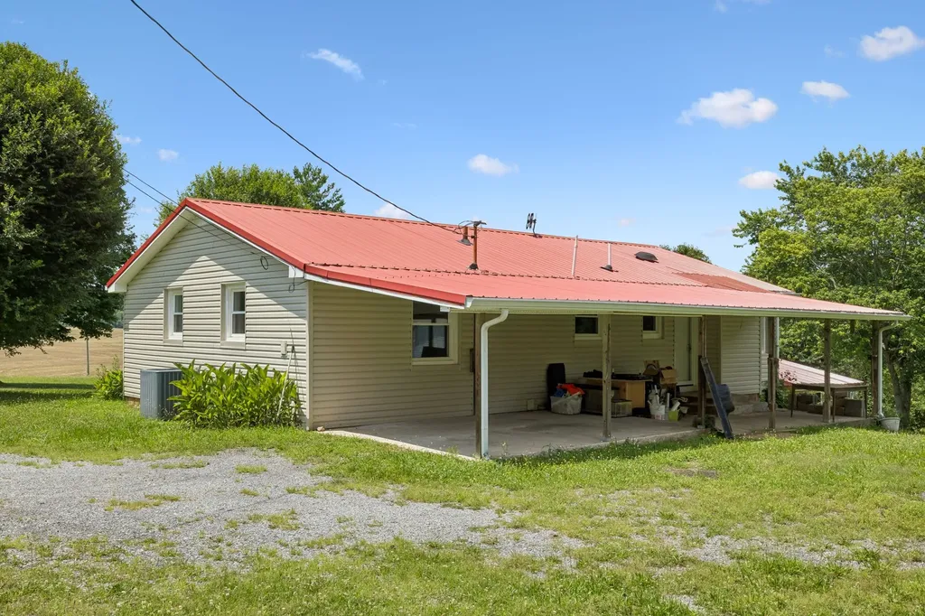 827 Tommy Oliver Road Clarksville TN 37042