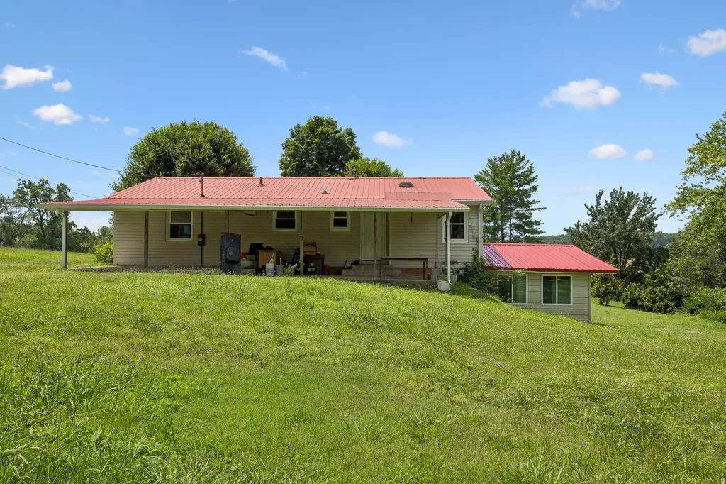 827 Tommy Oliver Road Clarksville TN 37042