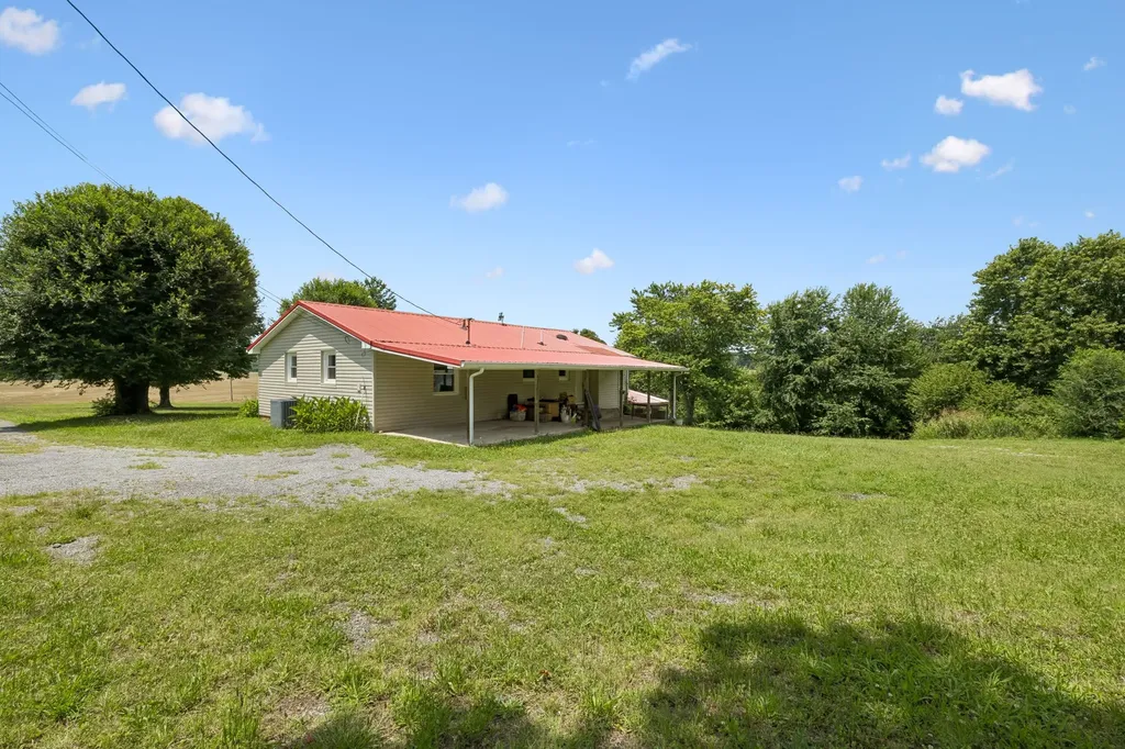 827 Tommy Oliver Road Clarksville TN 37042