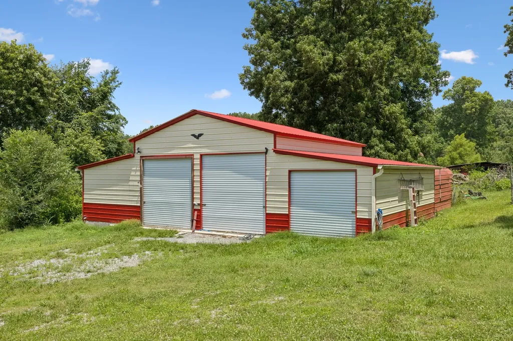827 Tommy Oliver Road Clarksville TN 37042