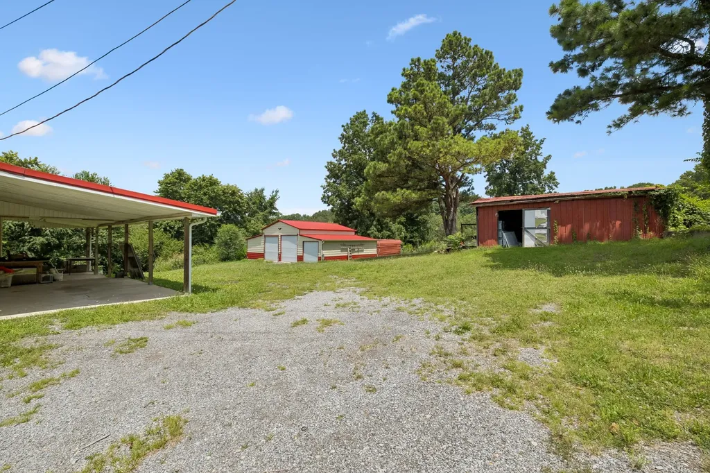 827 Tommy Oliver Road Clarksville TN 37042