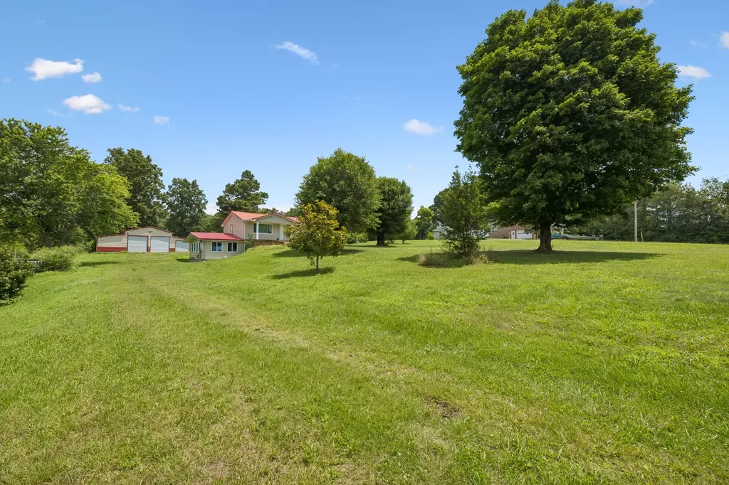 827 Tommy Oliver Road Clarksville TN 37042