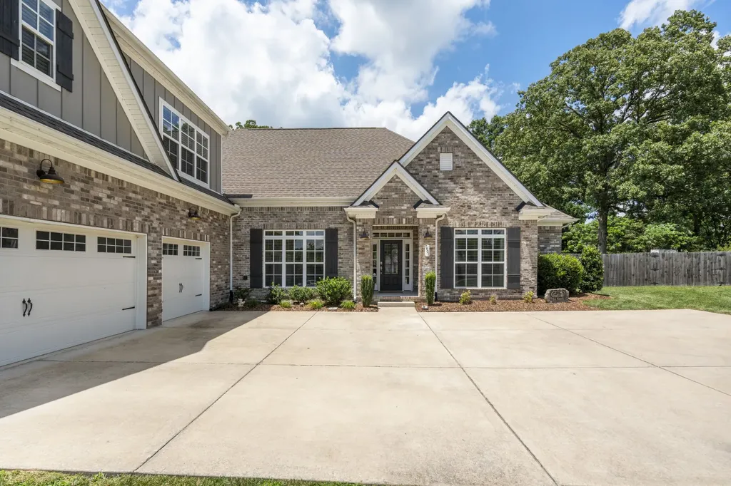 7401 Swindon Boulevard Fairview TN 37062