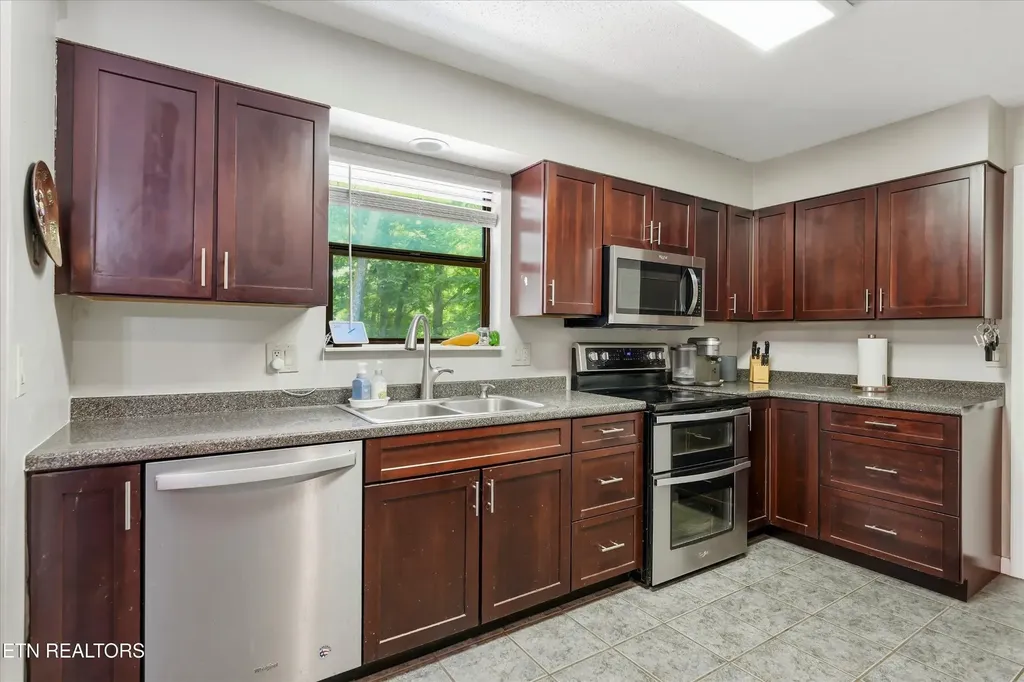 1516 Scottsdale Drive Knoxville TN 37922