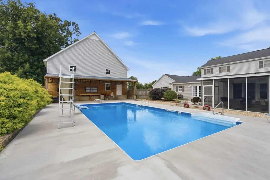 188 Red Oak Drive Manchester TN 37355
