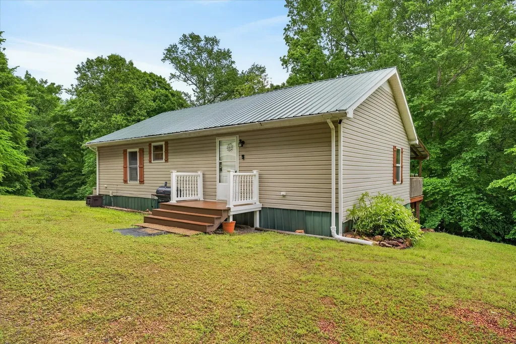 122 Lakeview Road Stewart TN 37175