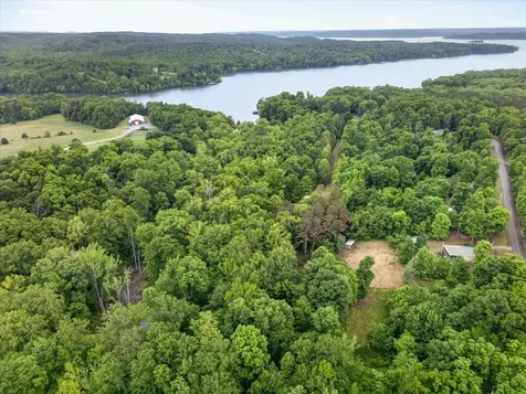 122 Lakeview Road Stewart TN 37175