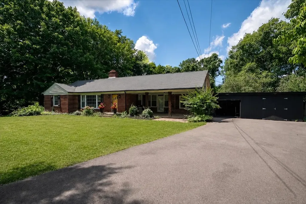 303 N Laurel Circle Columbia TN 38401