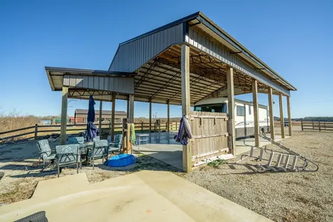 2571 Hardin Bottom River Road Clifton TN 38425