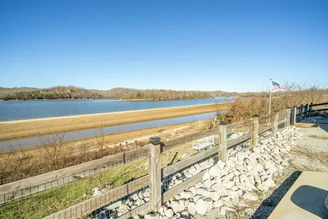 2571 Hardin Bottom River Road Clifton TN 38425