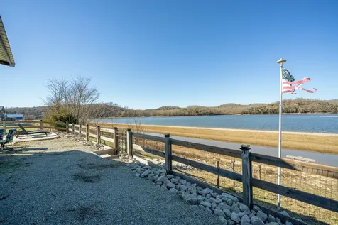 2571 Hardin Bottom River Road Clifton TN 38425