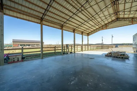 2571 Hardin Bottom River Road Clifton TN 38425