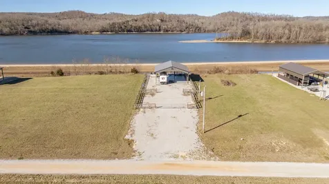 2571 Hardin Bottom River Road Clifton TN 38425