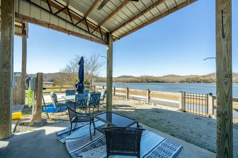 2571 Hardin Bottom River Road Clifton TN 38425
