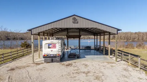 2571 Hardin Bottom River Road Clifton TN 38425