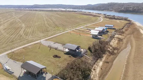 2571 Hardin Bottom River Road Clifton TN 38425
