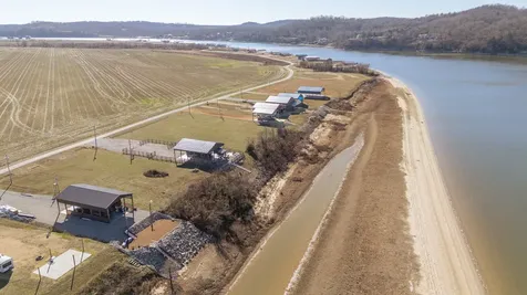 2571 Hardin Bottom River Road Clifton TN 38425
