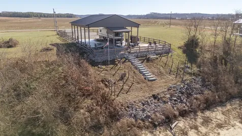 2571 Hardin Bottom River Road Clifton TN 38425