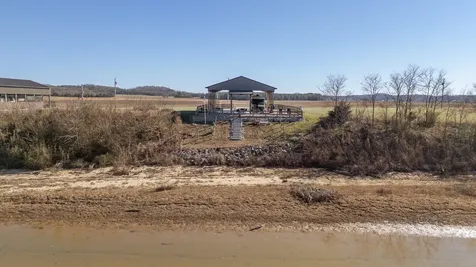 2571 Hardin Bottom River Road Clifton TN 38425