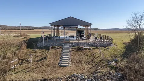 2571 Hardin Bottom River Road Clifton TN 38425