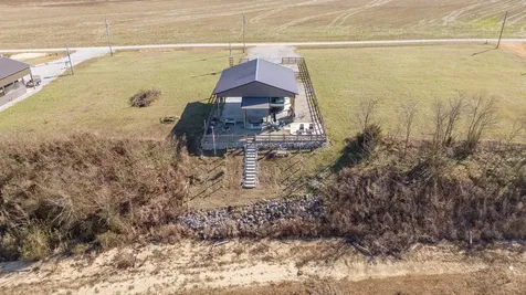 2571 Hardin Bottom River Road Clifton TN 38425