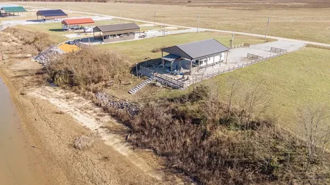 2571 Hardin Bottom River Road Clifton TN 38425