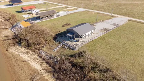 2571 Hardin Bottom River Road Clifton TN 38425