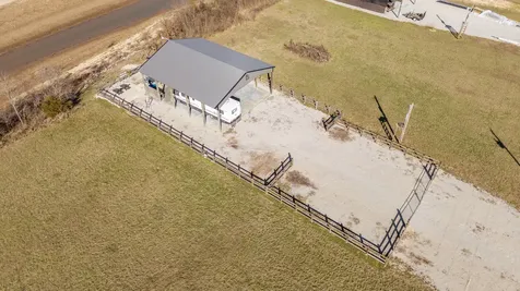 2571 Hardin Bottom River Road Clifton TN 38425