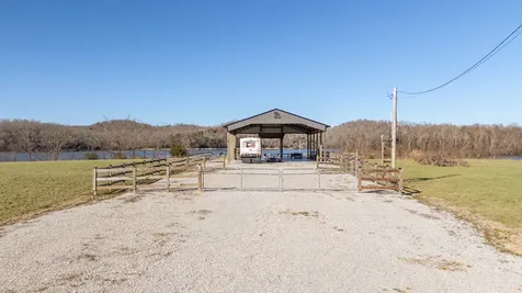 2571 Hardin Bottom River Road Clifton TN 38425