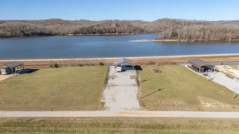 2571 Hardin Bottom River Road Clifton TN 38425